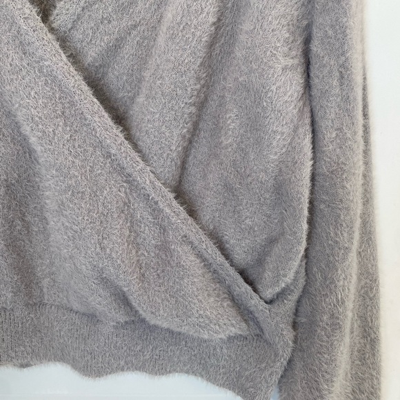 Banana Republic grey top - Picture 2 of 8